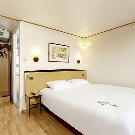 Campanile Hotel Майєнн Номер фото