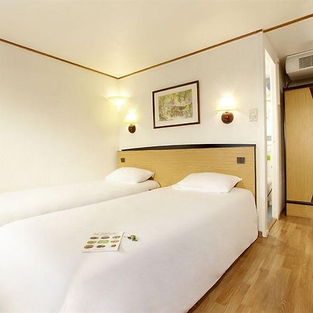 Campanile Hotel Майєнн Номер фото