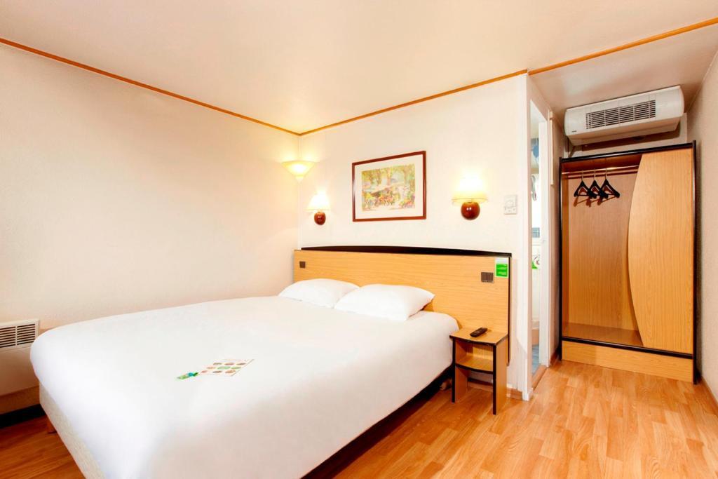 Campanile Hotel Майєнн Номер фото