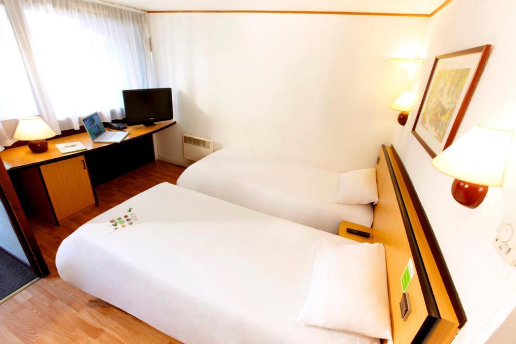 Campanile Hotel Майєнн Номер фото