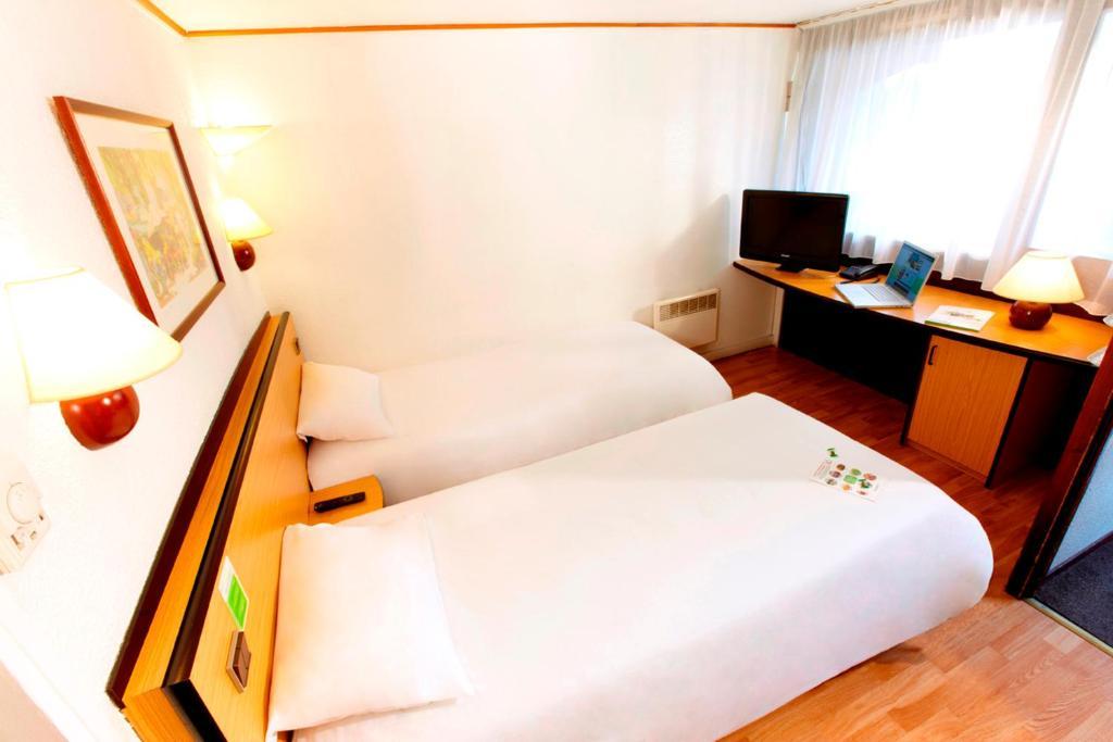 Campanile Hotel Майєнн Номер фото