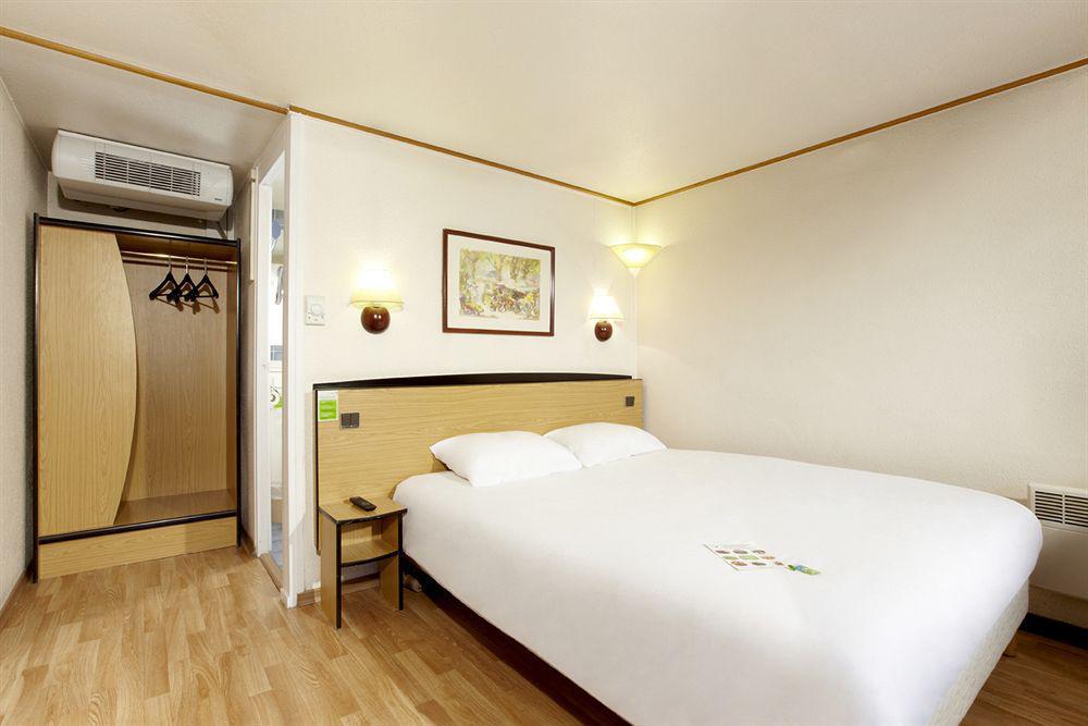 Campanile Hotel Майєнн Номер фото